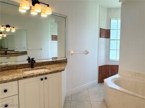 5071 Coral Wood Dr in Naples, FL - Building Photo - Building Photo