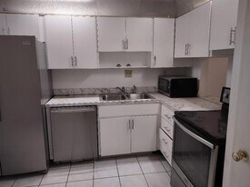 2060 NW 48th Terrace in Lauderhill, FL - Building Photo