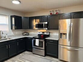 908 Bentgrass Dr in Greenwood, IN - Building Photo