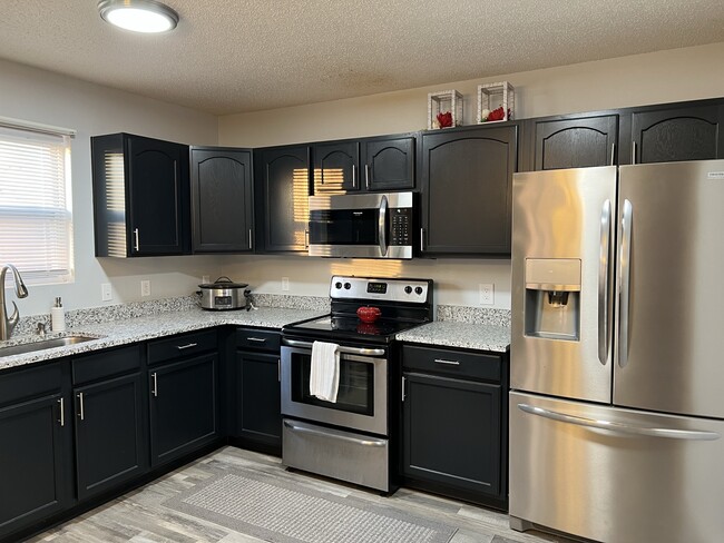 property at 908 Bentgrass Dr