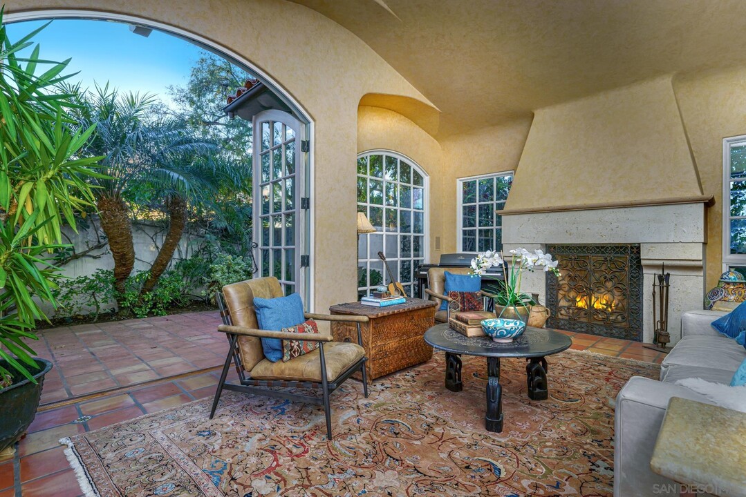 6174 El Tordo in Rancho Santa Fe, CA - Building Photo