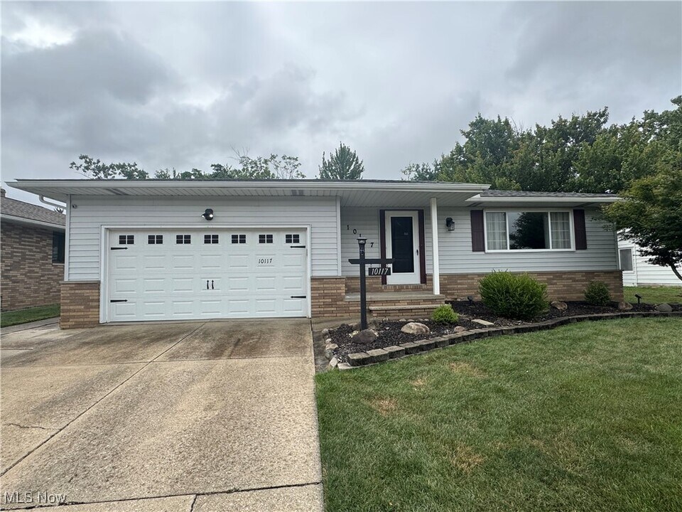 10117 Vienna Dr in Parma, OH - Building Photo