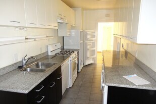 2571 Virginia St, Unit 1 in Berkeley, CA - Building Photo