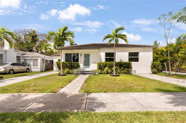 2714 SW 36th Ave in Miami, FL - Building Photo - Building Photo