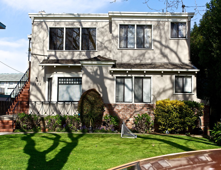 1232 Floribunda Ave in Burlingame, CA - Foto de edificio