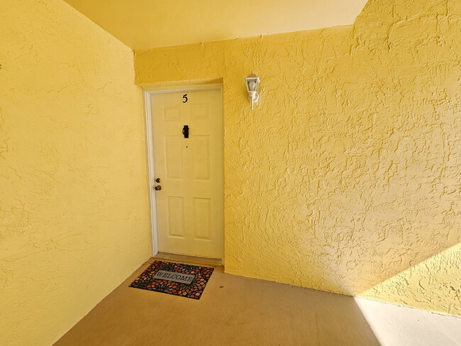 594 N Wickham Rd-Unit -#5 in Melbourne, FL - Building Photo - Building Photo
