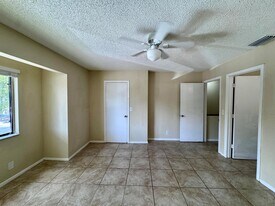 704 Riverside Dr in Greenacres, FL - Building Photo