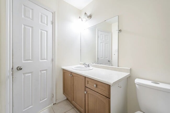 2 BED PLUS DEN - 1 BATH - SCARBOROUGH -  FOURPLEX in Toronto, ON - Building Photo - Building Photo