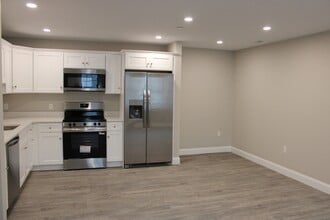 202 Central St in Avon, MA - Building Photo - Building Photo