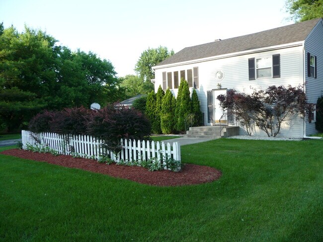 1721 N Clarence Ave in Arlington Heights, IL - Building Photo - Building Photo