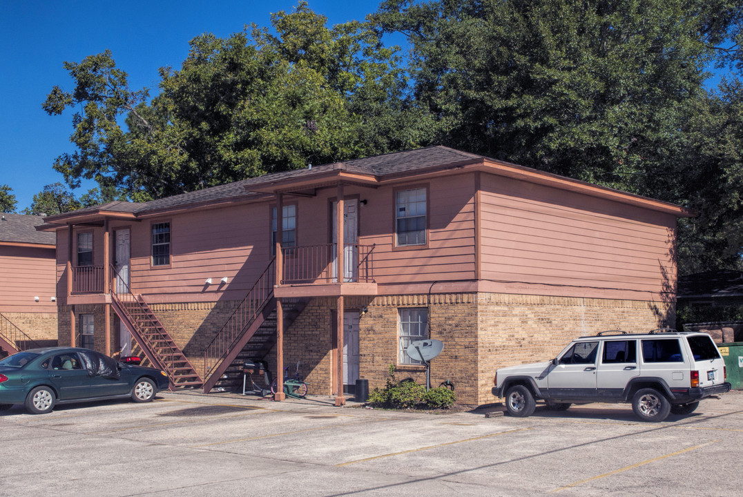 750 S 3rd St in Silsbee, TX - Building Photo