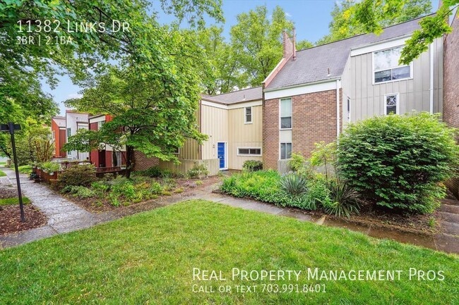 11382 Links Dr in Reston, VA - Building Photo - Building Photo