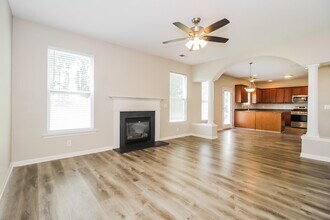 340 Darbys Run Ct in Hiram, GA - Foto de edificio - Building Photo