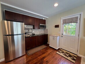 6022 E Larkellen Ct in Oak Park, CA - Building Photo - Building Photo