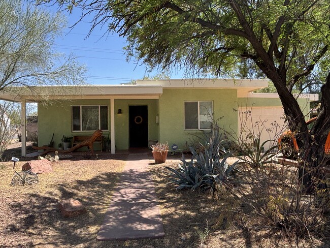 property at 2766 E Stratford Dr