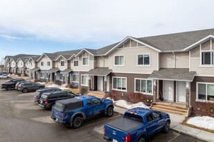 Belmont Village Townhomes in Sylvan Lake, AB - Building Photo
