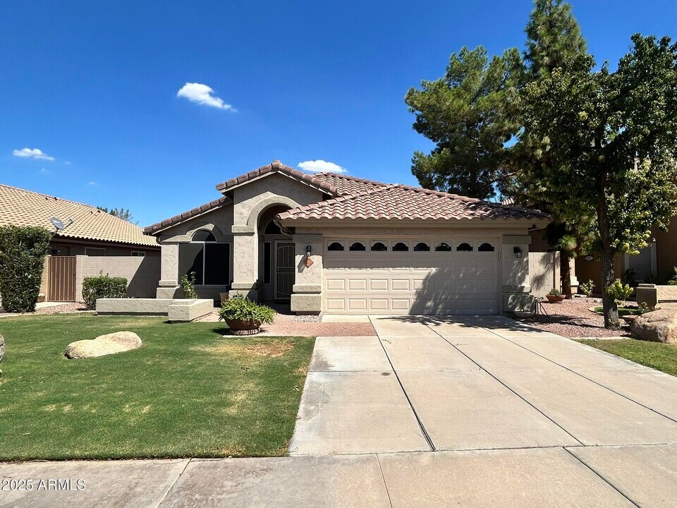 855 N Quail Ln in Gilbert, AZ - Building Photo