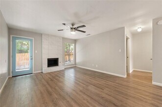 2404 Burleson Ct in Austin, TX - Building Photo - Building Photo