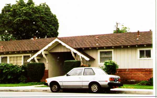 2008 E Commonwealth Ave in Fullerton, CA - Building Photo