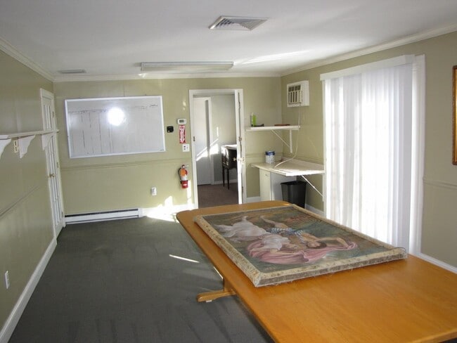 1100 Valley St in Manchester, NH - Building Photo - Building Photo