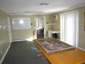 1100 Valley St in Manchester, NH - Building Photo - Building Photo