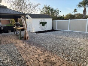 27044 Williams Rd in Bonita Springs, FL - Foto de edificio - Building Photo
