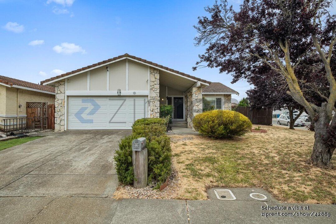697 Auburn Dr in Vallejo, CA - Building Photo