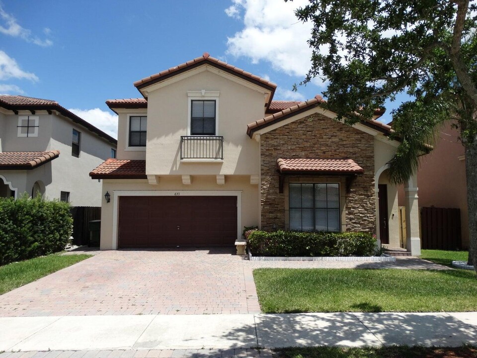 671 SE 37th Pl in Homestead, FL - Building Photo
