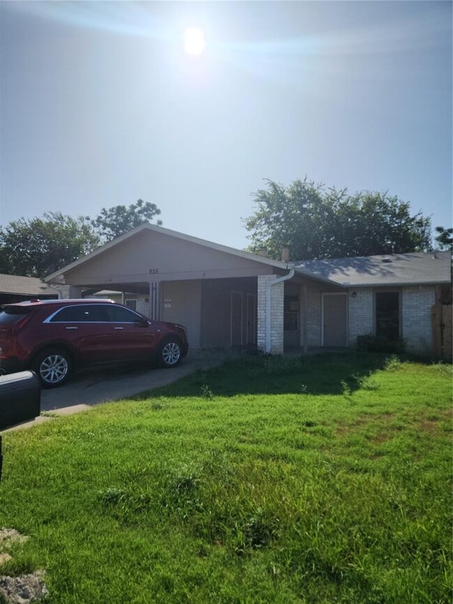 property at 905 Fieldwood Dr