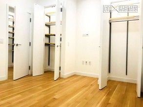 215 W 10th St-Unit -1C in New York, NY - Building Photo - Building Photo