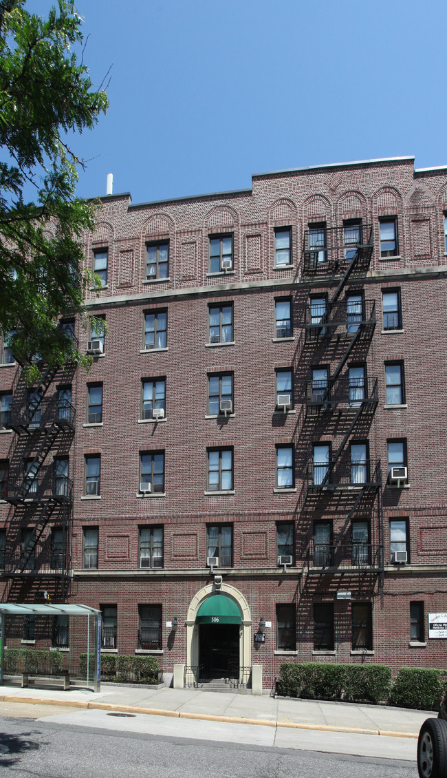 506 Fort Washington Ave in New York, NY - Building Photo - Building Photo