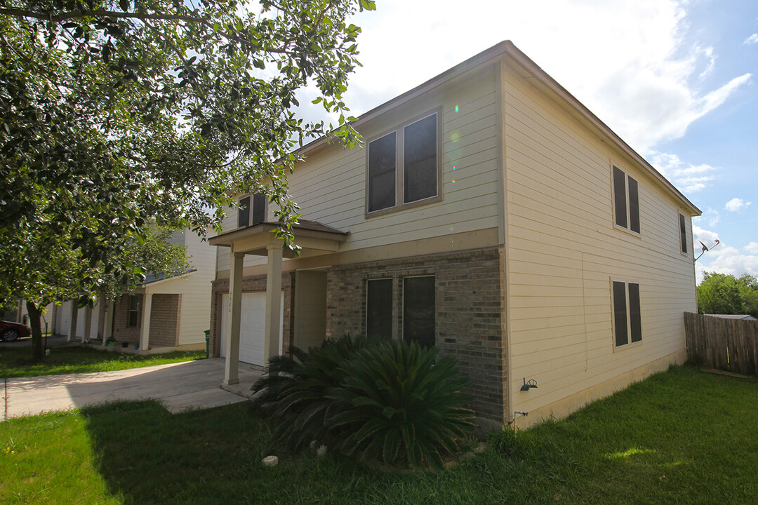 4906 Mesa Bonita in San Antonio, TX - Building Photo