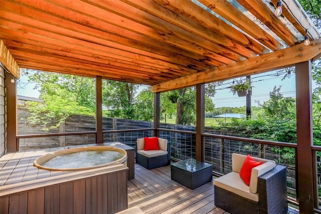 1161 Ridgeway Dr in Austin, TX - Foto de edificio - Building Photo