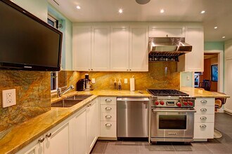 128 Central Park S in New York, NY - Building Photo - Building Photo