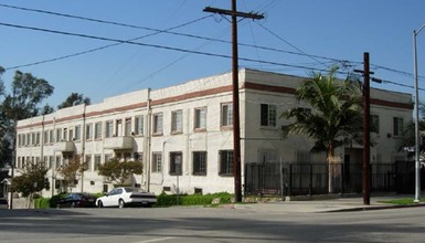 Bews Apartments in Los Angeles, CA - Foto de edificio - Building Photo