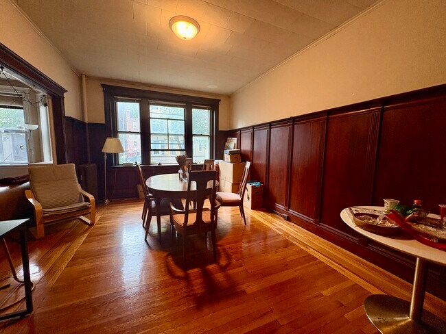 12 Euston St, Unit 1 in Brookline, MA - Building Photo - Building Photo