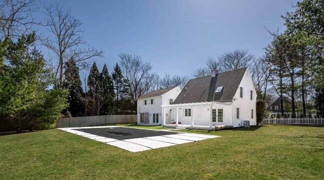 57 Osborne Ln in East Hampton, NY - Building Photo - Building Photo