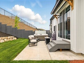 6062 N Fox Cyn Rd in Lehi, UT - Building Photo - Building Photo