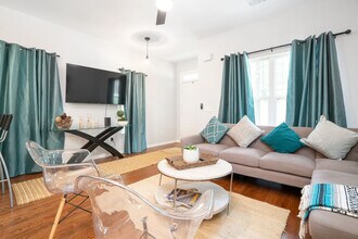 Room in House on Harlan Rd SW in Atlanta, GA - Building Photo - Building Photo
