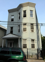 127 Stanley Ave in Yonkers, NY - Building Photo - Building Photo