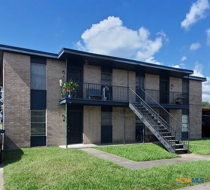 805 Simpson Rd in Victoria, TX - Building Photo