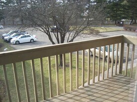 25 Amato Dr in South Windsor, CT - Building Photo