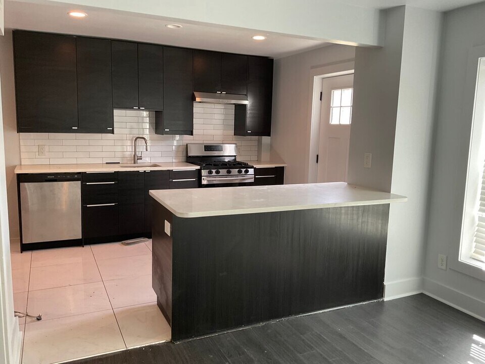 787 Berkeley Ave NW in Atlanta, GA - Building Photo