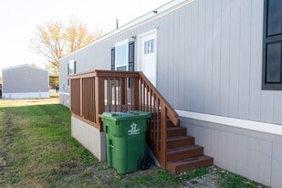 111 Palomino Dr in Sanger, TX - Building Photo