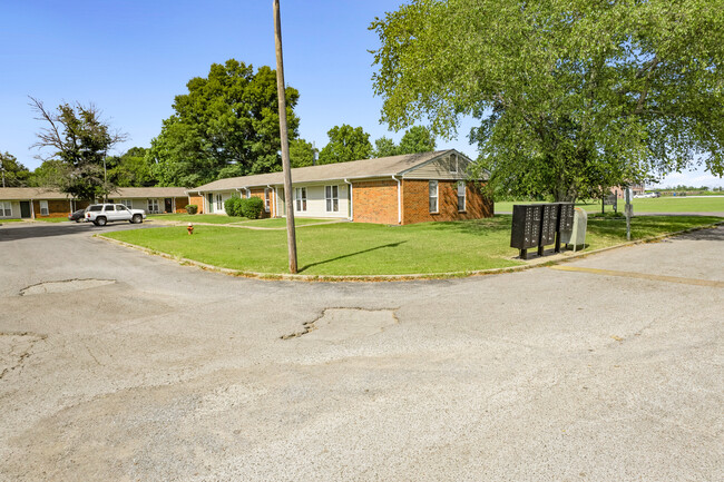 Oakhaven in Tiptonville, TN - Building Photo - Building Photo