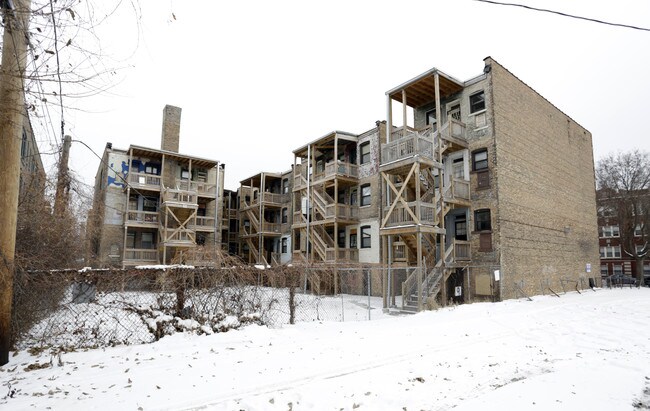 7200-12 S Bennett in Chicago, IL - Foto de edificio - Building Photo