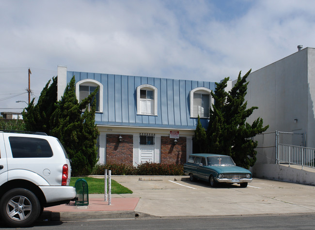 1320 Felspar St in San Diego, CA - Building Photo - Building Photo