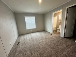 555 Delaware in Belleville, MI - Building Photo - Building Photo