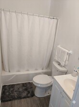 1017 Irving Ave in Rockford, IL - Building Photo - Building Photo