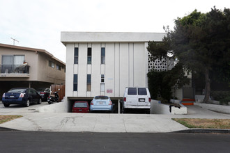 Vinton Royal Apartments in Los Angeles, CA - Building Photo - Building Photo